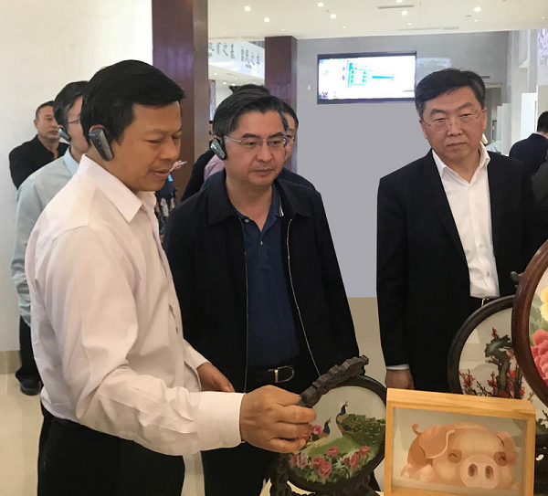 中國華融參加中央金融單位定點幫扶助力鄉(xiāng)村振興推進會   獲評金融單位定點扶貧先進集體、先進個人